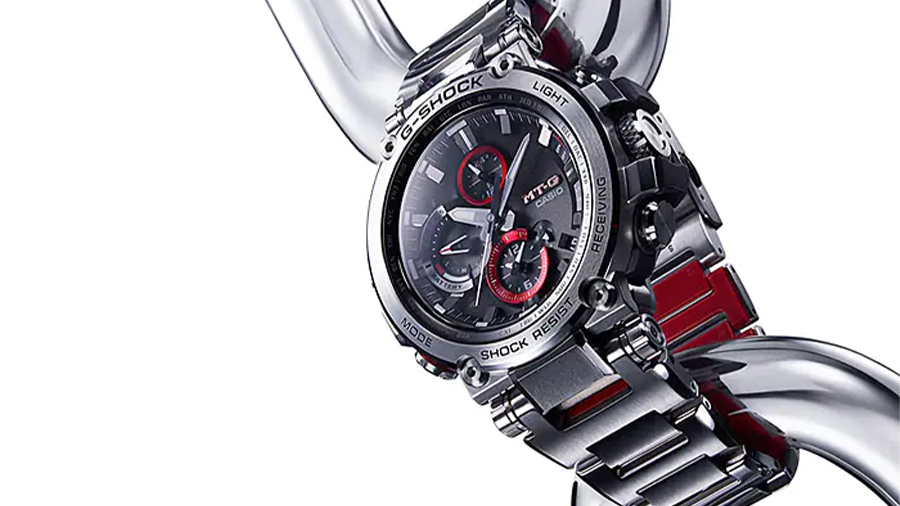 ウルトラマンモデル腕時計　多軸メタルバンドウォッチ