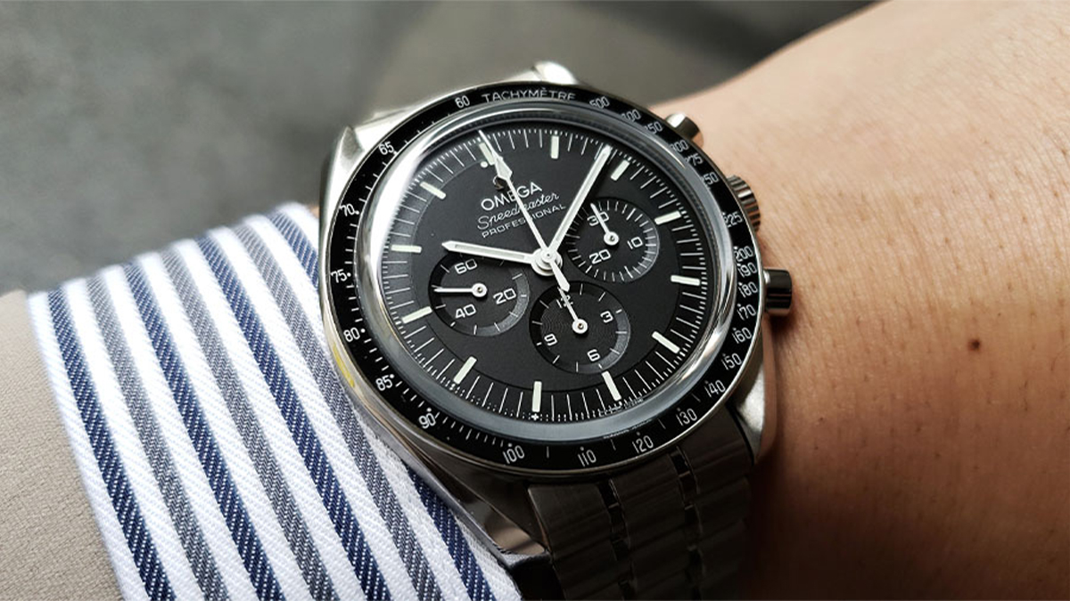 OMEGA オメガ スピードマスター ムーンウォッチ プロフェッショナル 42MM 強化プラスチックガラス 着用イメージ