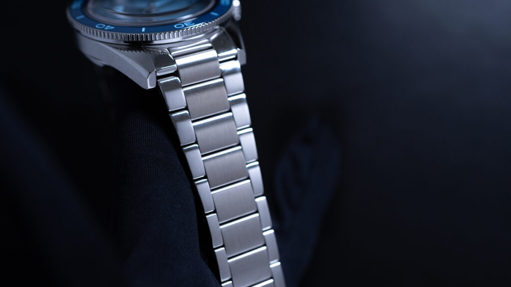 234.30.41.21.03.002のブレスレット