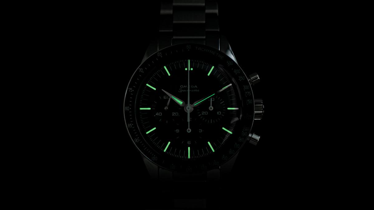 オメガ 310.30.40.50.06.001の暗所