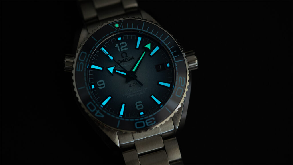 オメガ 215.30.40.20.03.002の夜光