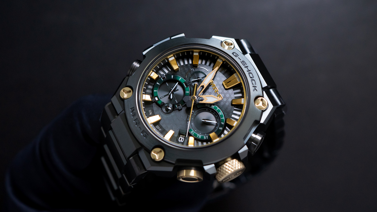カシオ G-SHOCKの最上級ラインMR-Gより、日本の伝統色「鐵色（くろがね 