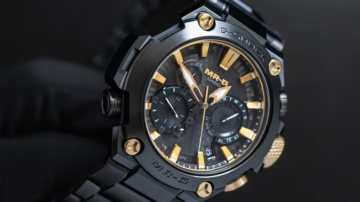 カシオ G-SHOCKの最上級ラインMR-Gより、日本の伝統色「鐵色