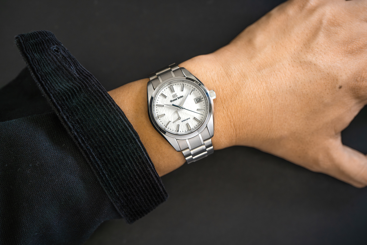 正規販売店スタッフがグランドセイコー「雪白」SBGA211を本気