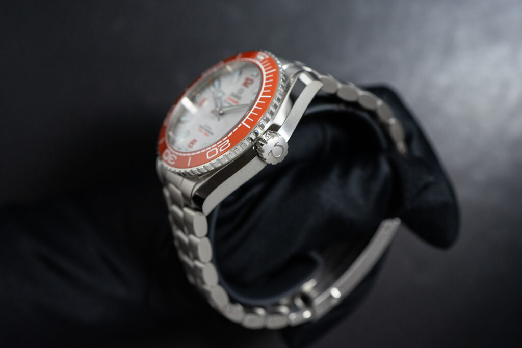 215.30.44.21.04.001のケース