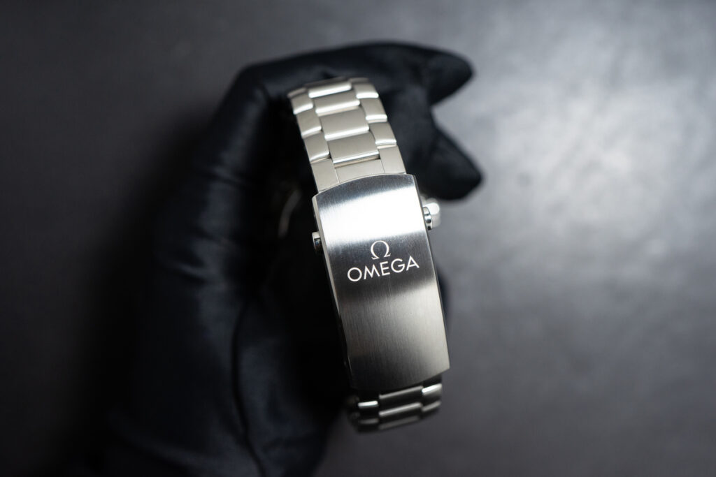 215.30.44.21.04.001の留め金