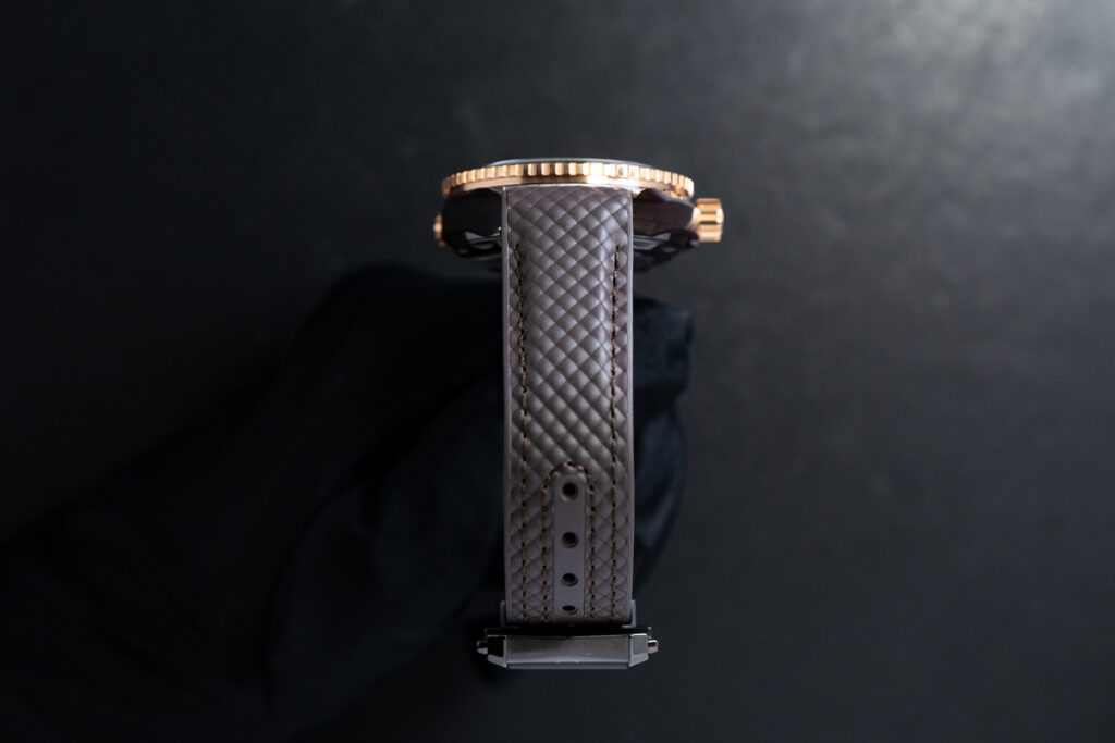 215.62.40.20.13.001のストラップ