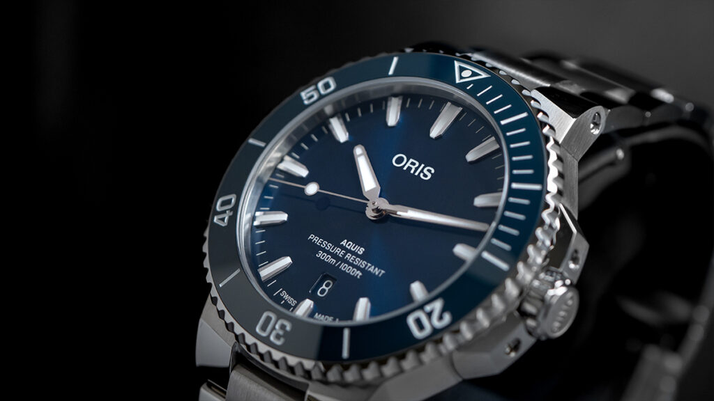 深みあるブルーが魅せる上質な存在感｜オリス アクイス デイト 41.5mm
