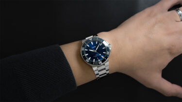 深みあるブルーが魅せる上質な存在感｜オリス アクイス デイト 41.5mm