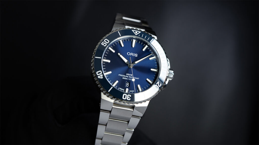 深みあるブルーが魅せる上質な存在感｜オリス アクイス デイト 41.5mm
