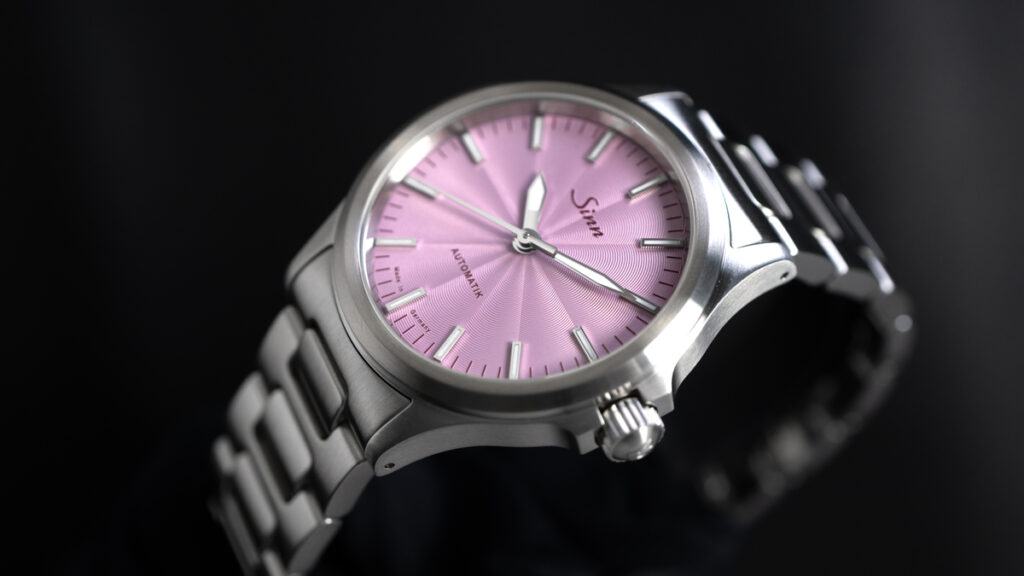 ファッショナブルな魅力を獲得した「ジン 556」｜無骨な機能美に彩りを 