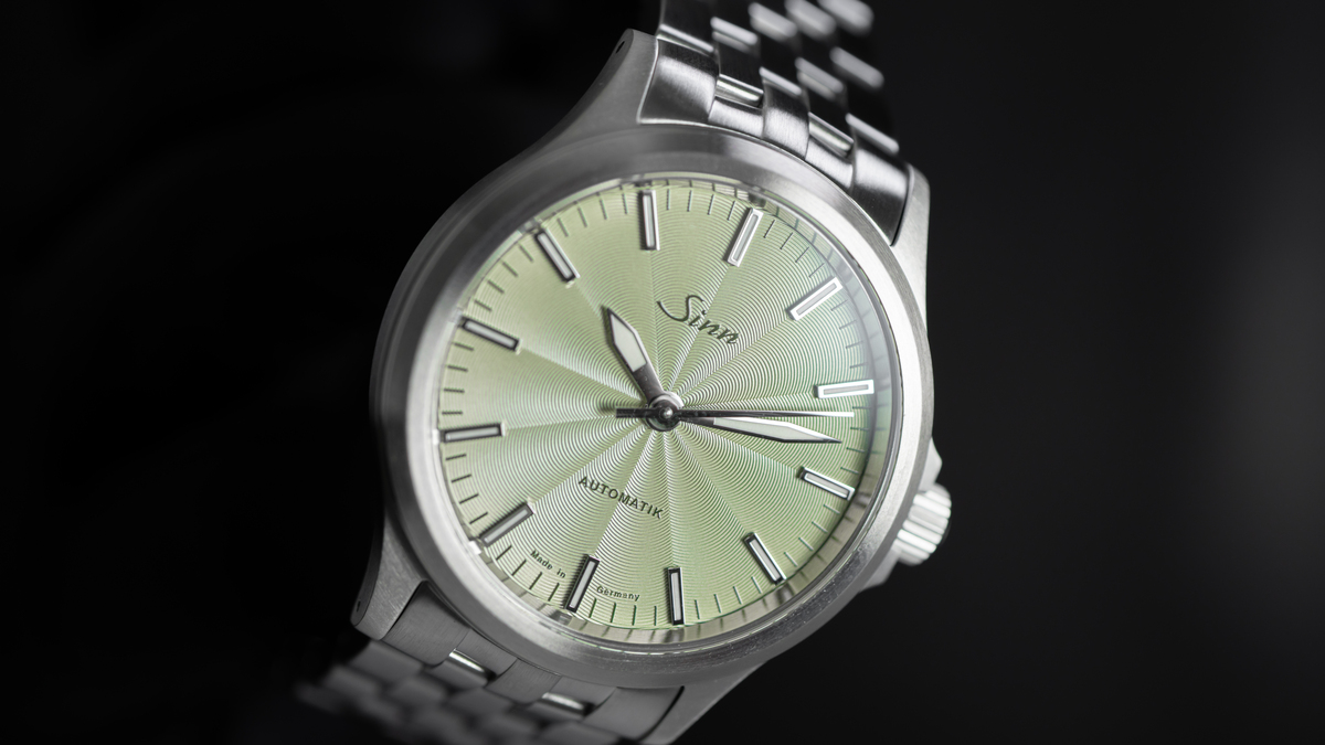 【未使用】Sinn 556 正規品 ファッショナブルな魅力を獲得した「ジン 556」｜無骨な機能美に彩りを