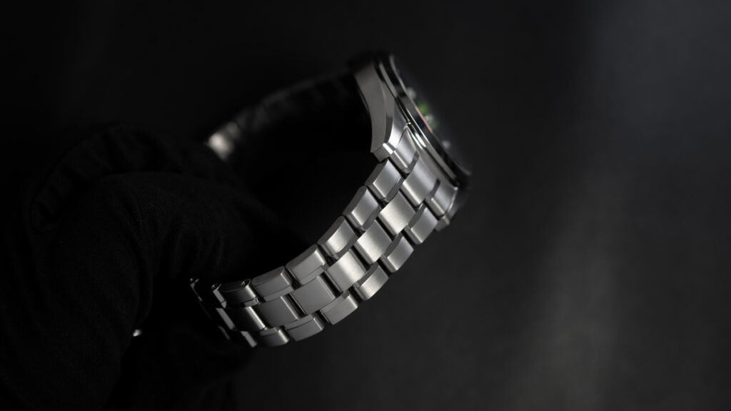 AQ4091-56Wのブレスレット