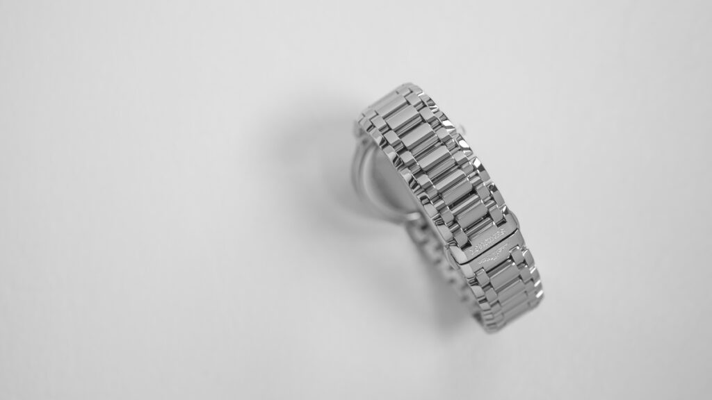 L8.142.4.97.6のブレスレット