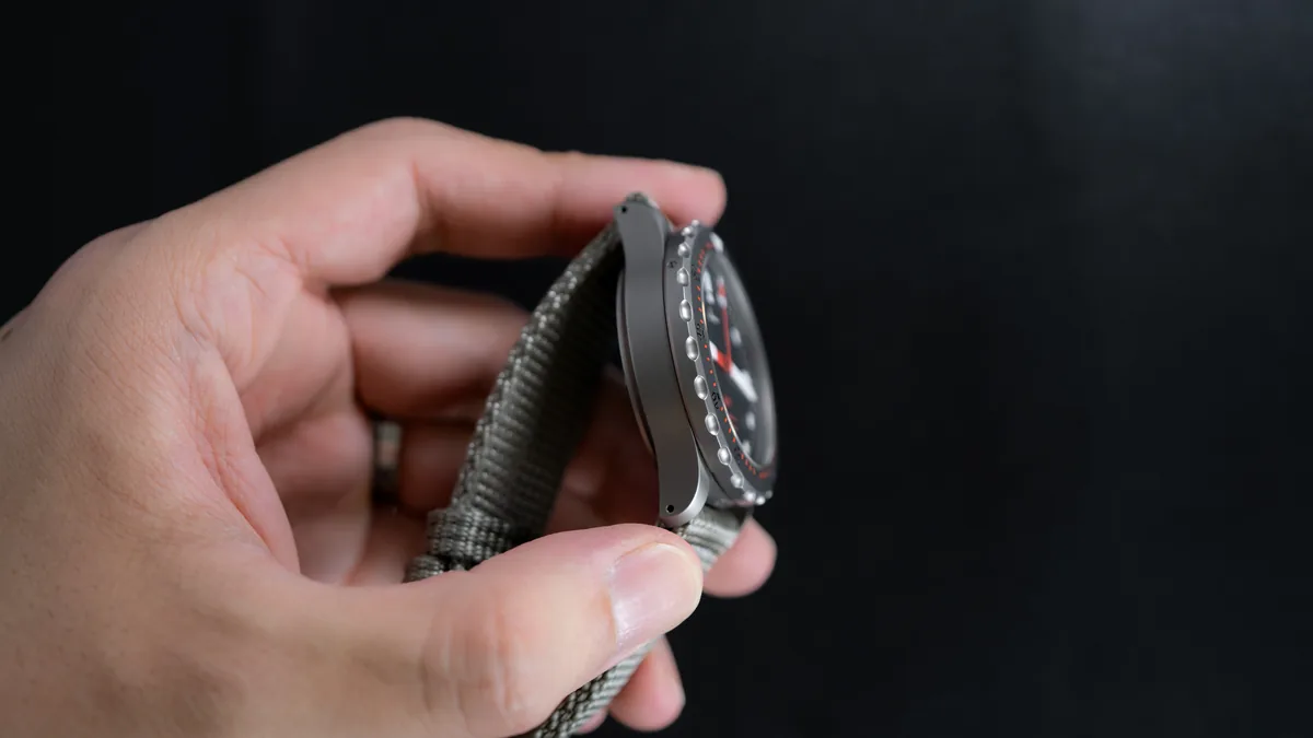 Sinn U1のケースサイドと厚み