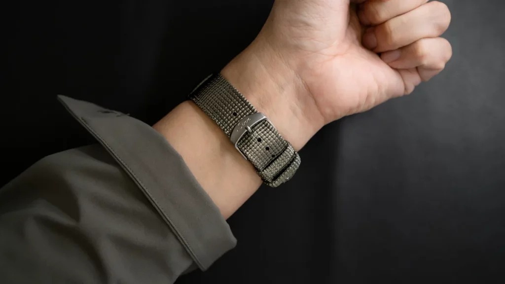 Sinn U1テキスタイルストラップの装着イメージ
