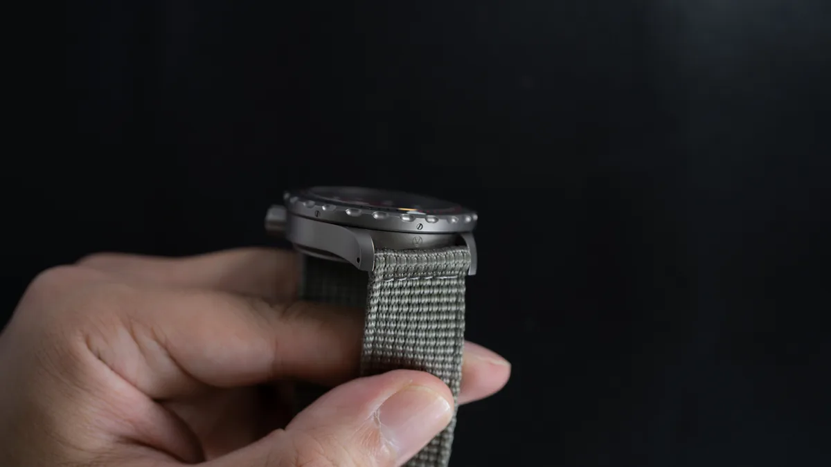 Sinn U1のケース側面の質感