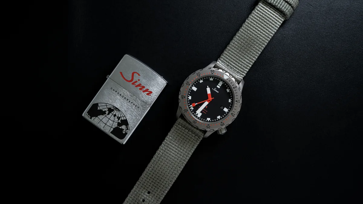 Sinn U1とSinnロゴ入りZippoライター